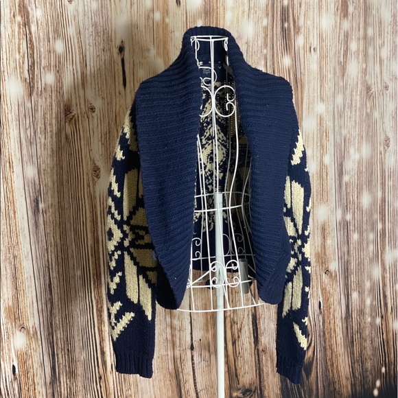 American Eagle Winter Sweater - Picture 7 of 15